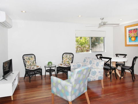 Arlington 1 Two Bedroom Unit Close To The Beach - Accommodation Main Beach 1