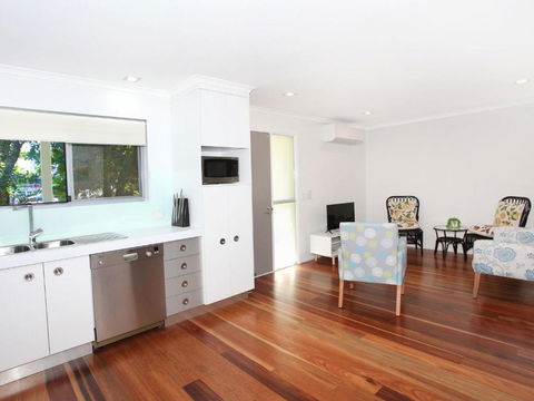 Arlington 1 Two Bedroom Unit Close To The Beach - Accommodation Main Beach 2