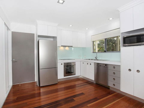 Arlington 1 Two Bedroom Unit Close To The Beach - Accommodation Main Beach 4
