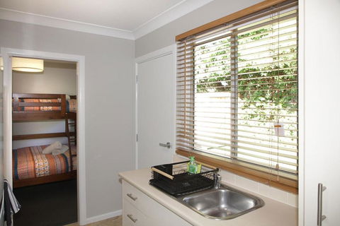 Armidale Cottage - All You Need On Taylor - Accommodation Main Beach 4