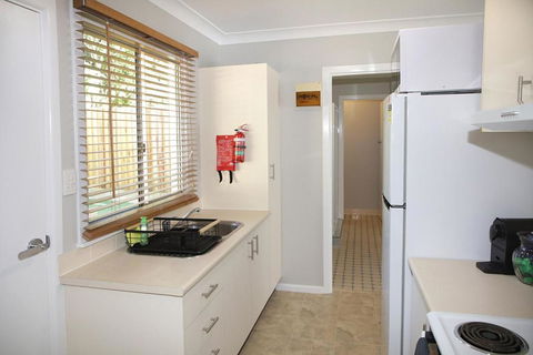 Armidale Cottage - All You Need On Taylor - Accommodation Main Beach 3