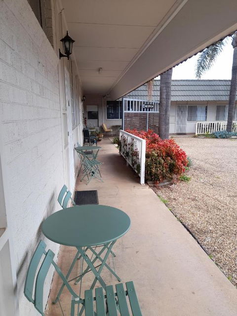 Aromet Motor Inn - Accommodation Main Beach 1