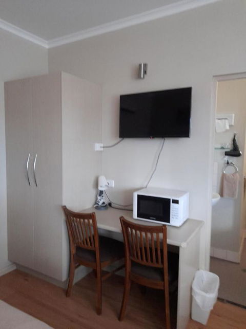 Aromet Motor Inn - Accommodation Main Beach 2