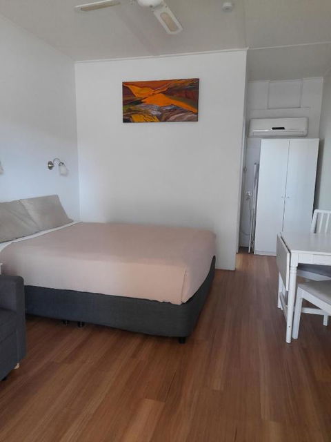 Aromet Motor Inn - Accommodation Main Beach 0