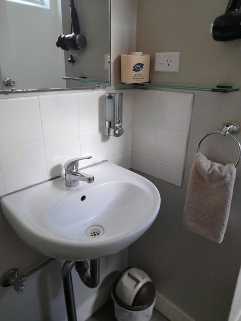Aromet Motor Inn - Accommodation Main Beach 4