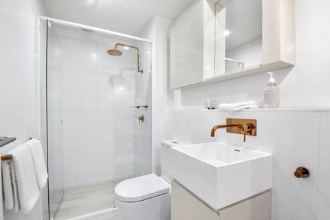 Artistic Urban Getaway Just Off Smith Street! - Accommodation Main Beach 4