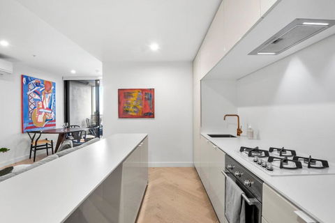 Artistic Urban Getaway Just Off Smith Street! - Accommodation Main Beach 3