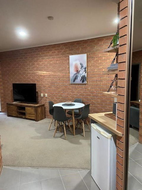 Ashleigh Court Motor Inn - Accommodation Main Beach 4