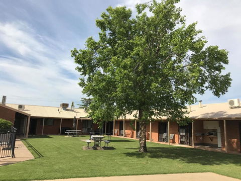 Ashleigh Court Motor Inn - Accommodation Main Beach 1