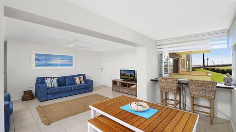 Ashwood 100 Meters To Beach, Shops, Cafes Accom Holidays - Accommodation Main Beach 0
