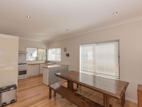 Aspect 1 8a Poley Cow Lane - Accommodation Main Beach 3