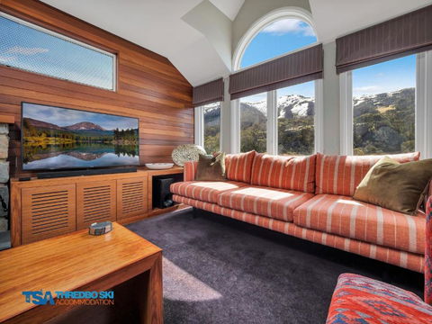 Aspect 2A - Accommodation Main Beach 1