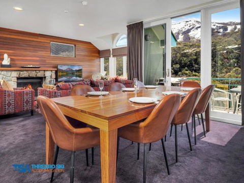 Aspect 2A - Accommodation Main Beach 2