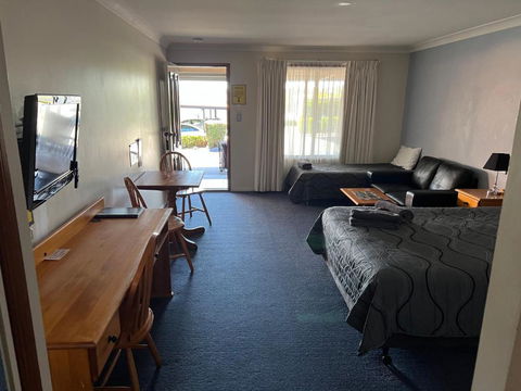 Asters On James Motor Inn - Accommodation Main Beach 2