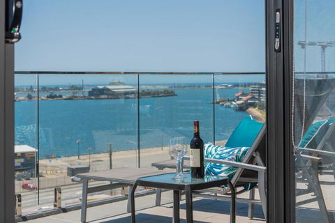 Astra Apartments Newcastle - Accommodation Main Beach 4