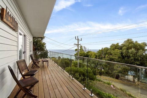 Attunga - Accommodation Main Beach 3