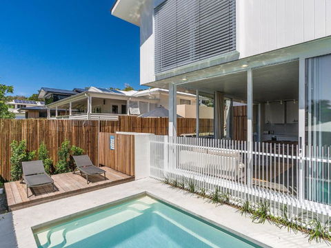 Audrey - Accommodation Main Beach 1