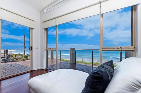 Auldys - Accommodation Main Beach 0