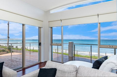 Auldys - Accommodation Main Beach 1