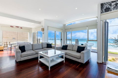 Auldys - Accommodation Main Beach 3