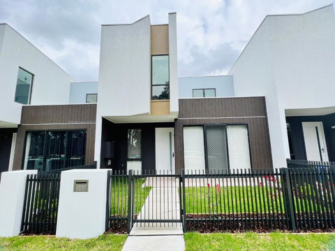 Austral Newly Built Modern 3 Br Home - Accommodation Main Beach 0