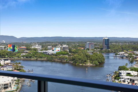 Avalon Apartments - QStay - Accommodation Main Beach 1