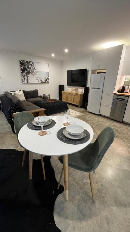 Avalon Beach Guesthouse - Accommodation Main Beach 2