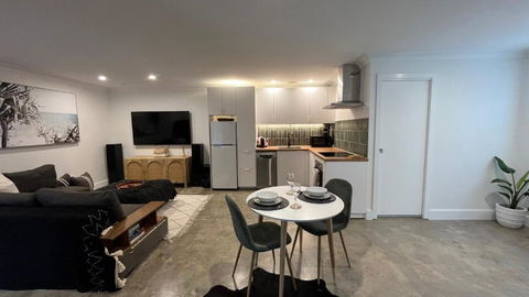 Avalon Beach Guesthouse - Accommodation Main Beach 1