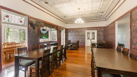 Avenues Xchange - Accommodation Main Beach 1