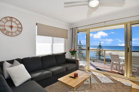 Avilla Court Stunning Views - Accommodation Main Beach 0