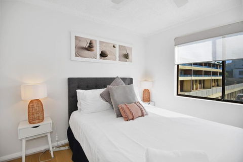 Avilla Court Stunning Views - Accommodation Main Beach 1