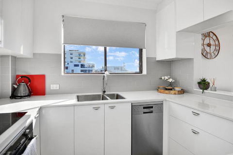 Avilla Court Stunning Views - Accommodation Main Beach 3