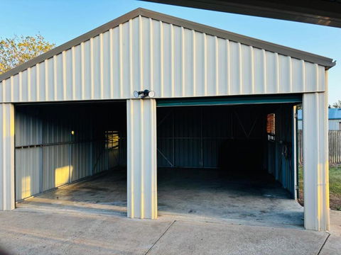 Avoca House - Accommodation Main Beach 4