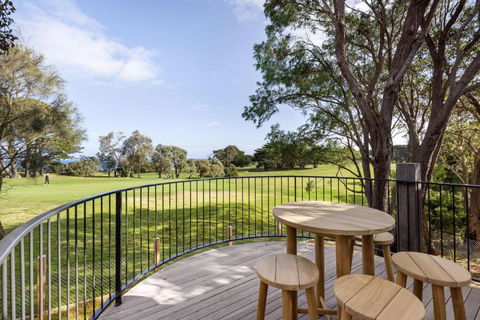 Axbridge - Accommodation Main Beach 3