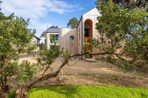 Axbridge - Accommodation Main Beach 0