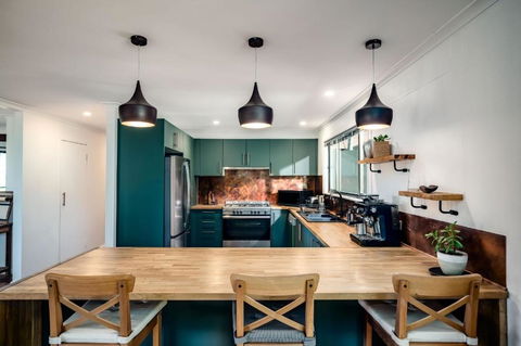 Ayatana - Restful Place - Accommodation Main Beach 1