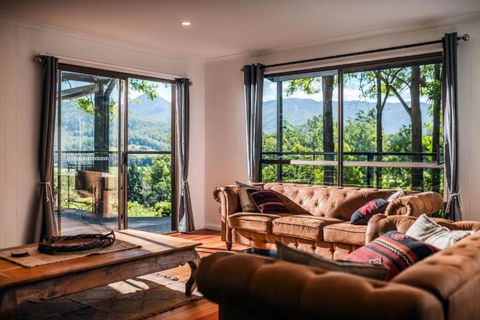 Ayatana - Restful Place - Accommodation Main Beach 2