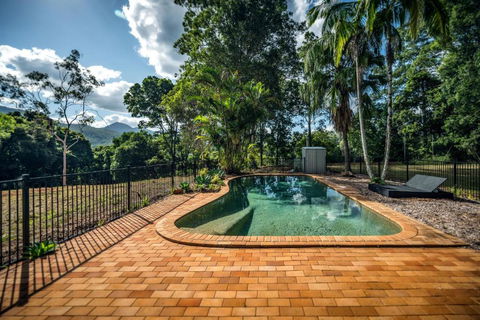 Ayatana - Restful Place - Accommodation Main Beach 3