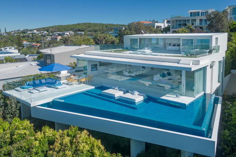 Azure - Accommodation Main Beach 1