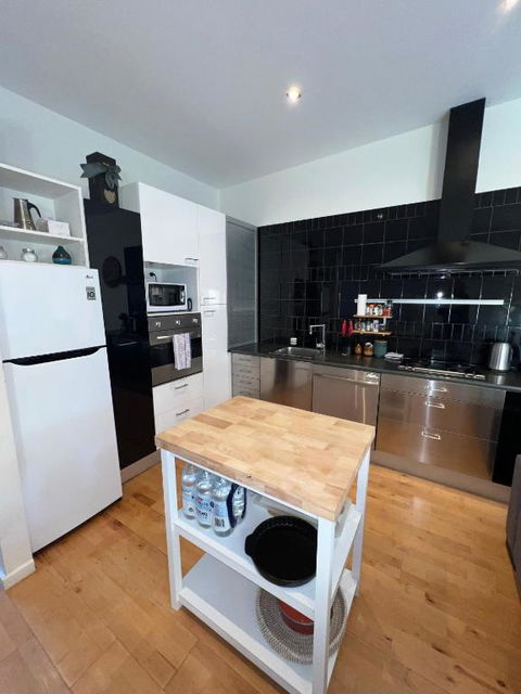 Ascot Vale - Lovely 2 Bedroom Townhouse Close To Everything! - Accommodation Main Beach 2