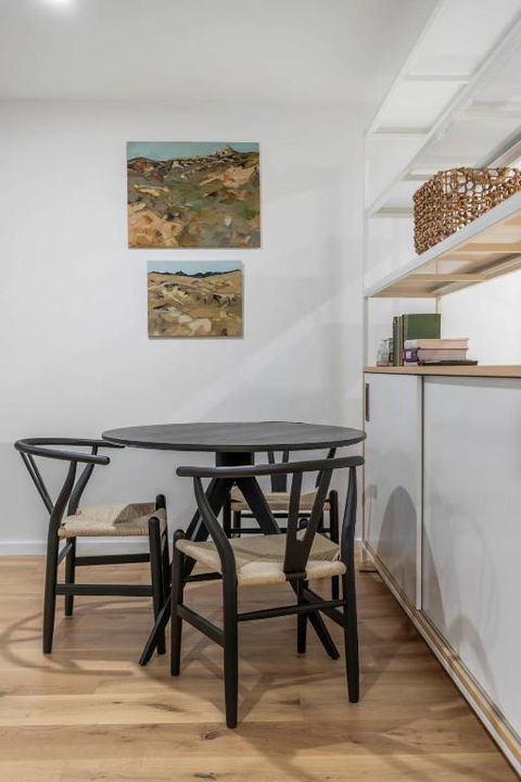 Architectural Delight On Lonsdale - Accommodation Main Beach 4