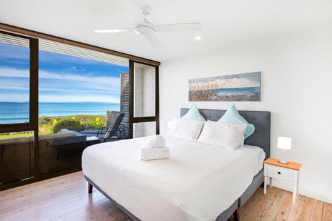 Azure Absolute Beachfront I Pet Friendly - Accommodation Main Beach 4