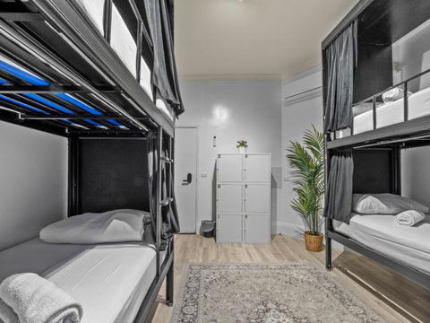 AZZURRO POD HOTEL Darling Harbour- Near ICC - Accommodation Main Beach 1