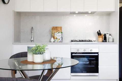 Azure Apartments By Urban Rest - Accommodation Main Beach 2