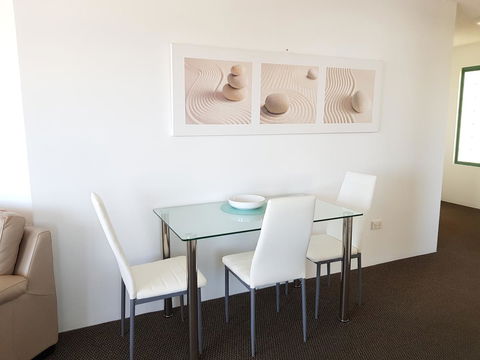 Excellsior Apartments - Accommodation Main Beach 7
