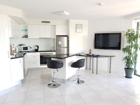 Excellsior Apartments - Accommodation Main Beach 4