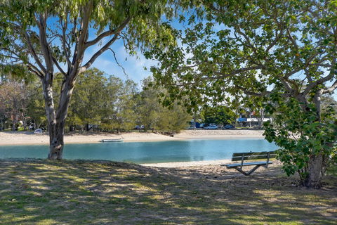 Excellsior Apartments - Accommodation Main Beach 34