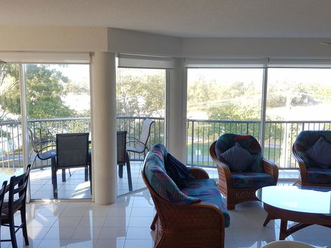 Excellsior Apartments - Accommodation Main Beach 22