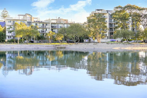 Excellsior Apartments - Accommodation Main Beach 0