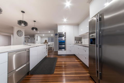 Hayman Views - Accommodation Main Beach 1